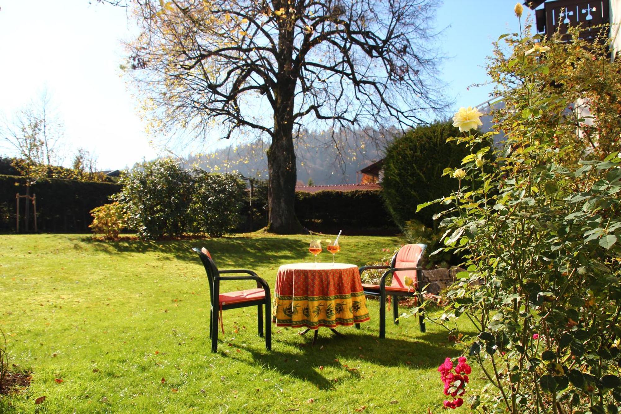 Grosse Mit Garten Und Bergblick Rotta